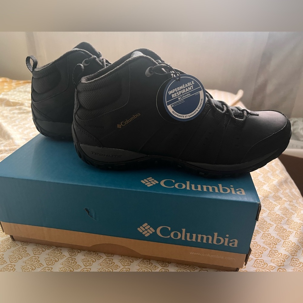 Columbia Black Woodburn II Chukka Boots